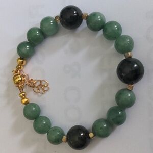 New Burmese Jade Beaded Bracelet, Gold tone Accents, 8" Long, Magnetic Clas